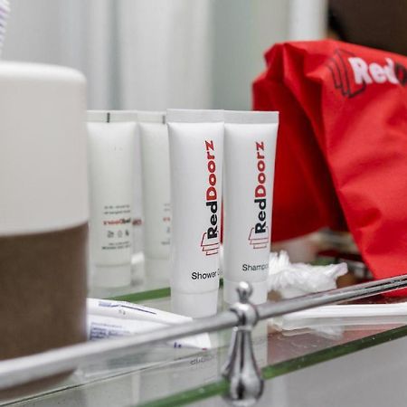 RedDoorz Plus near Jakarta Kota Station Zewnętrze zdjęcie