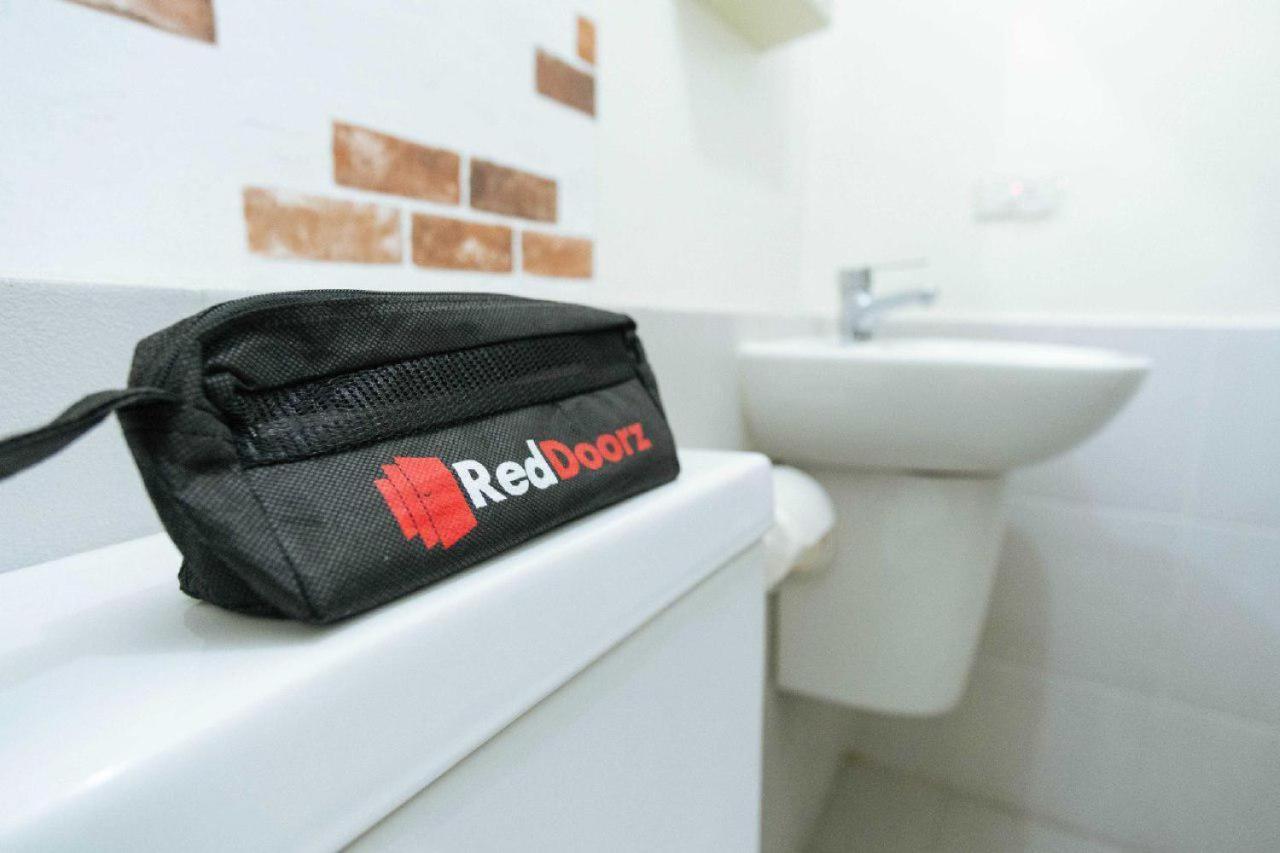 RedDoorz Plus near Jakarta Kota Station Zewnętrze zdjęcie