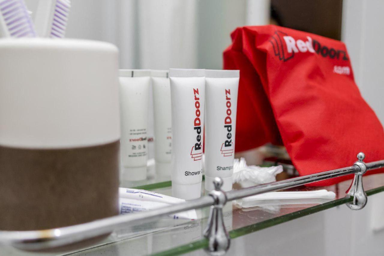 RedDoorz Plus near Jakarta Kota Station Zewnętrze zdjęcie