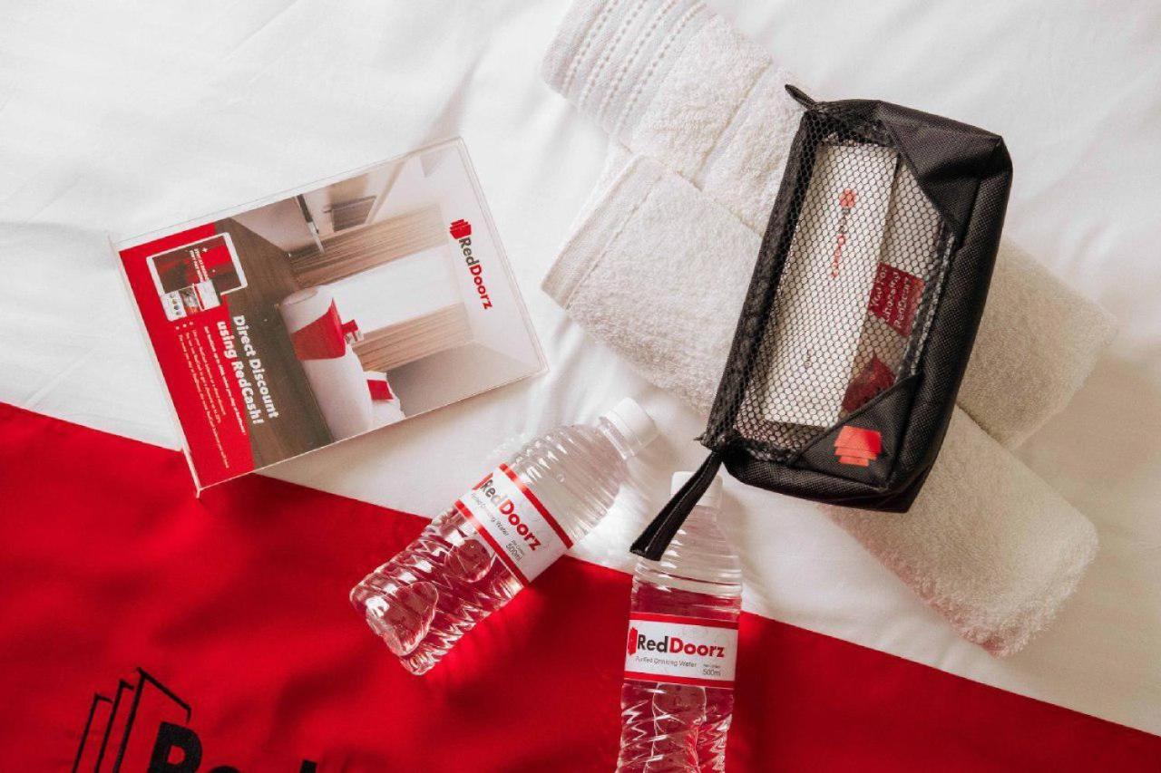 RedDoorz Plus near Jakarta Kota Station Zewnętrze zdjęcie