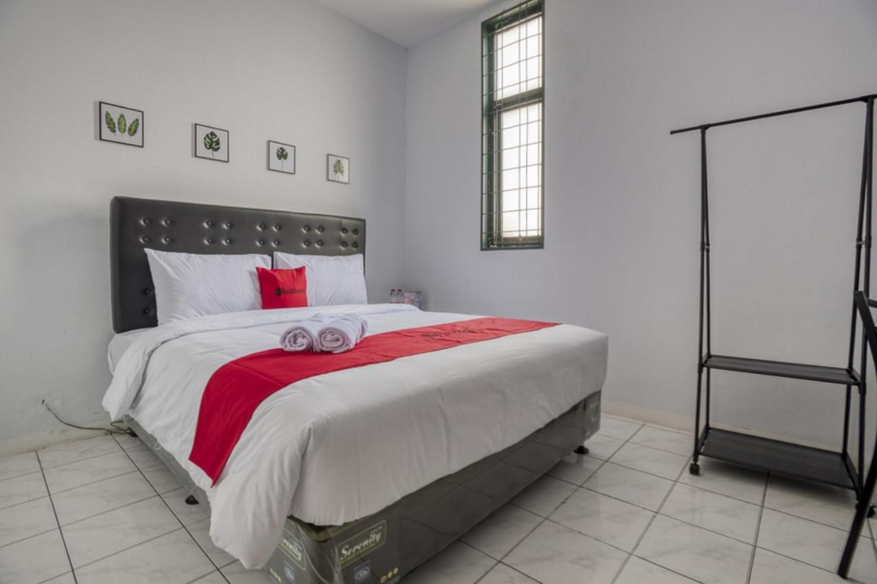 RedDoorz Plus near Jakarta Kota Station Zewnętrze zdjęcie