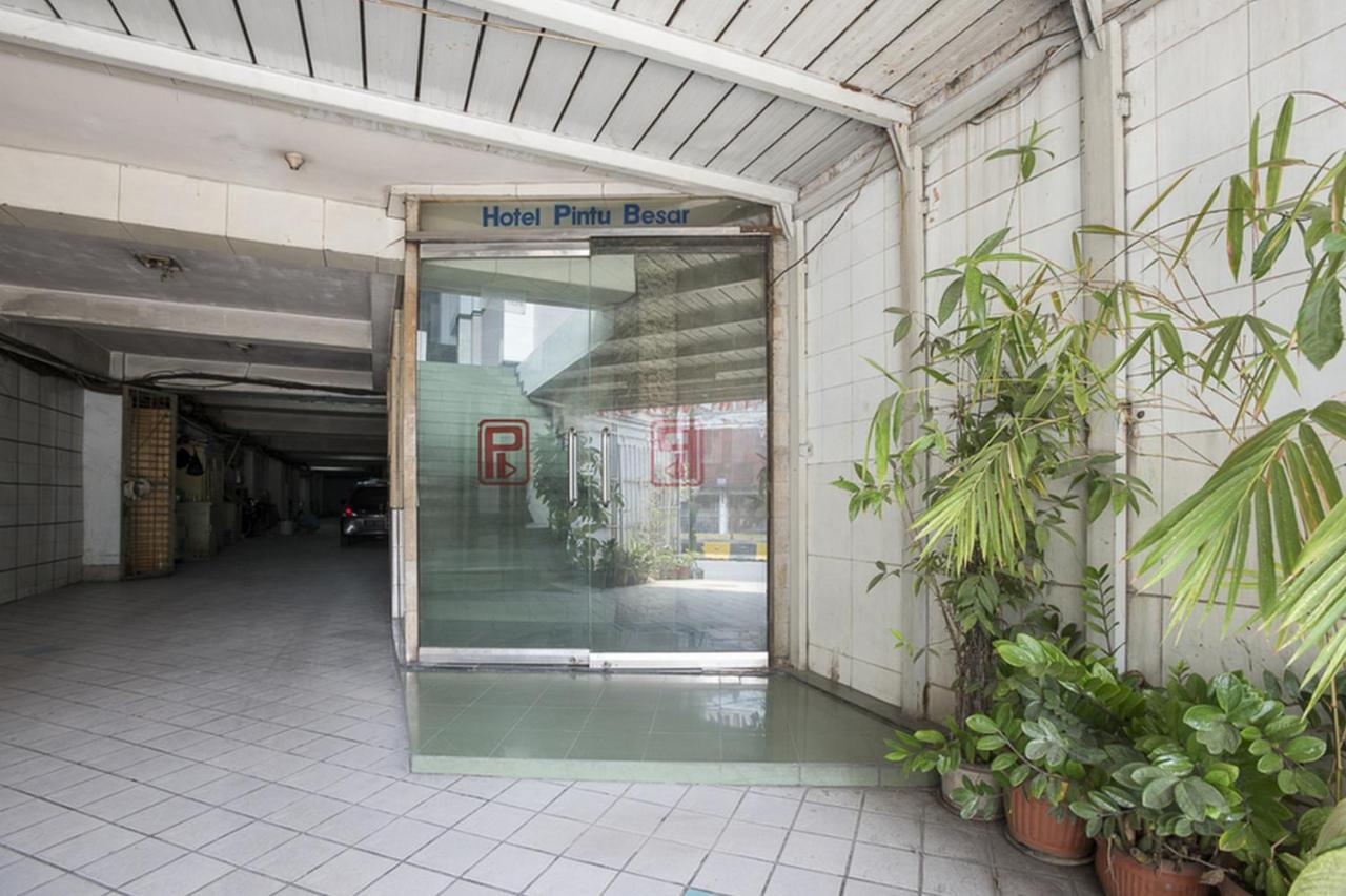 RedDoorz Plus near Jakarta Kota Station Zewnętrze zdjęcie