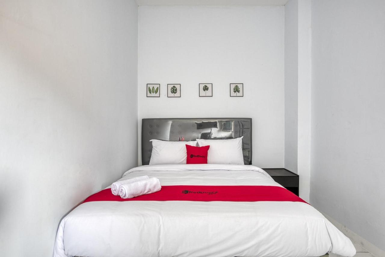 RedDoorz Plus near Jakarta Kota Station Zewnętrze zdjęcie