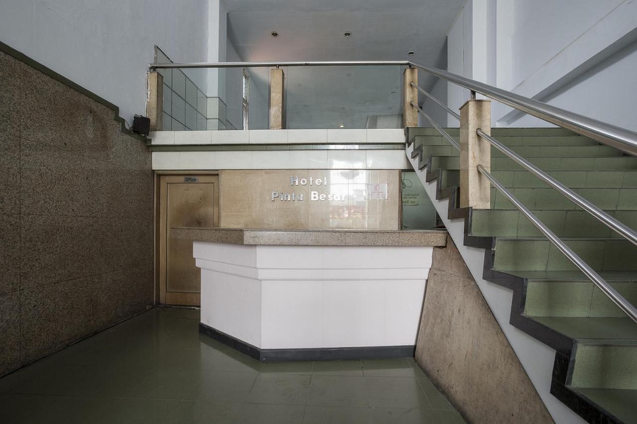 RedDoorz Plus near Jakarta Kota Station Zewnętrze zdjęcie