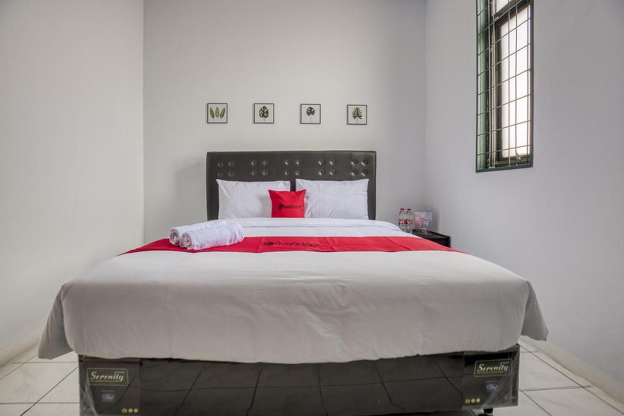 RedDoorz Plus near Jakarta Kota Station Zewnętrze zdjęcie