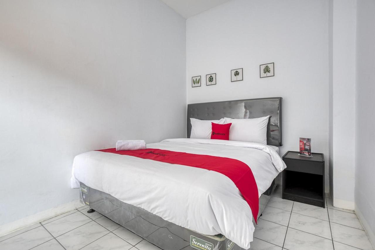 RedDoorz Plus near Jakarta Kota Station Zewnętrze zdjęcie