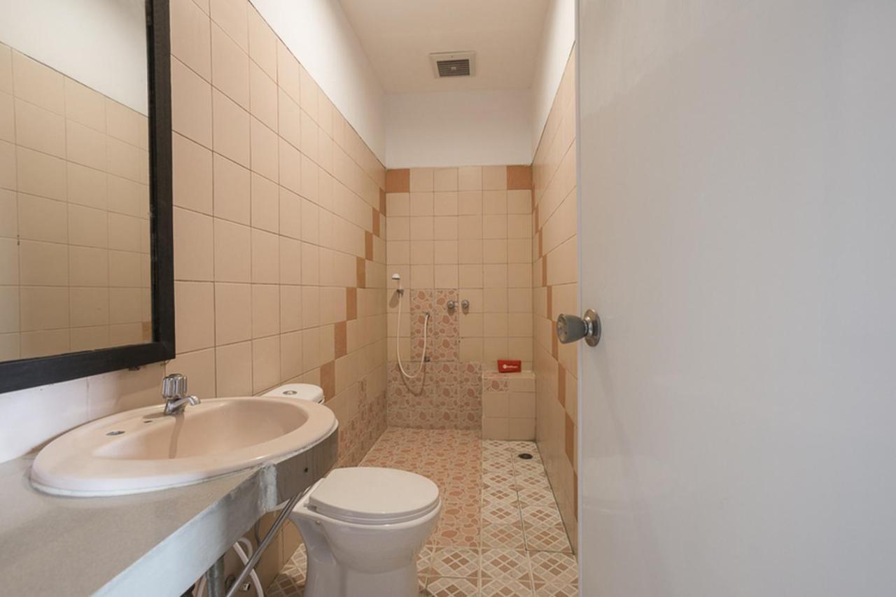 RedDoorz Plus near Jakarta Kota Station Zewnętrze zdjęcie