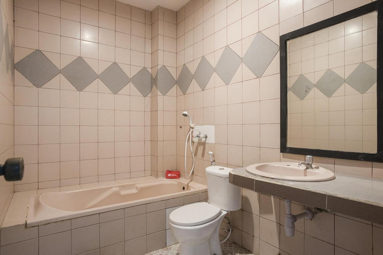 RedDoorz Plus near Jakarta Kota Station Zewnętrze zdjęcie