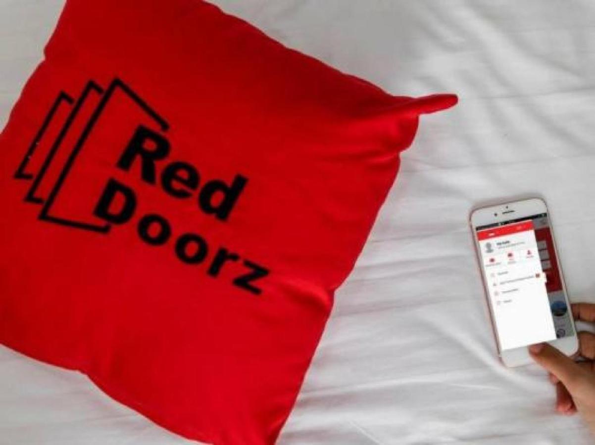 RedDoorz Plus near Jakarta Kota Station Zewnętrze zdjęcie